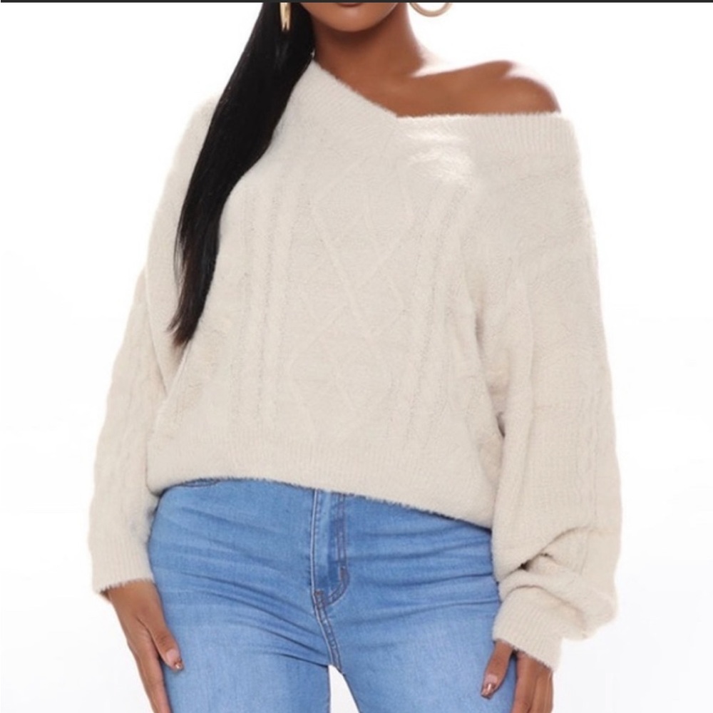 New Ivory Fuzzy V-neck Cable Knit Pullover Sweater